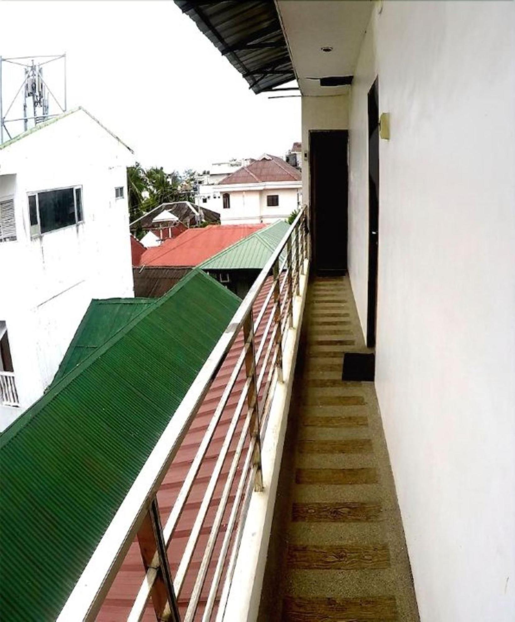 Hotel Reddoorz At Sir G D'mall Boracay