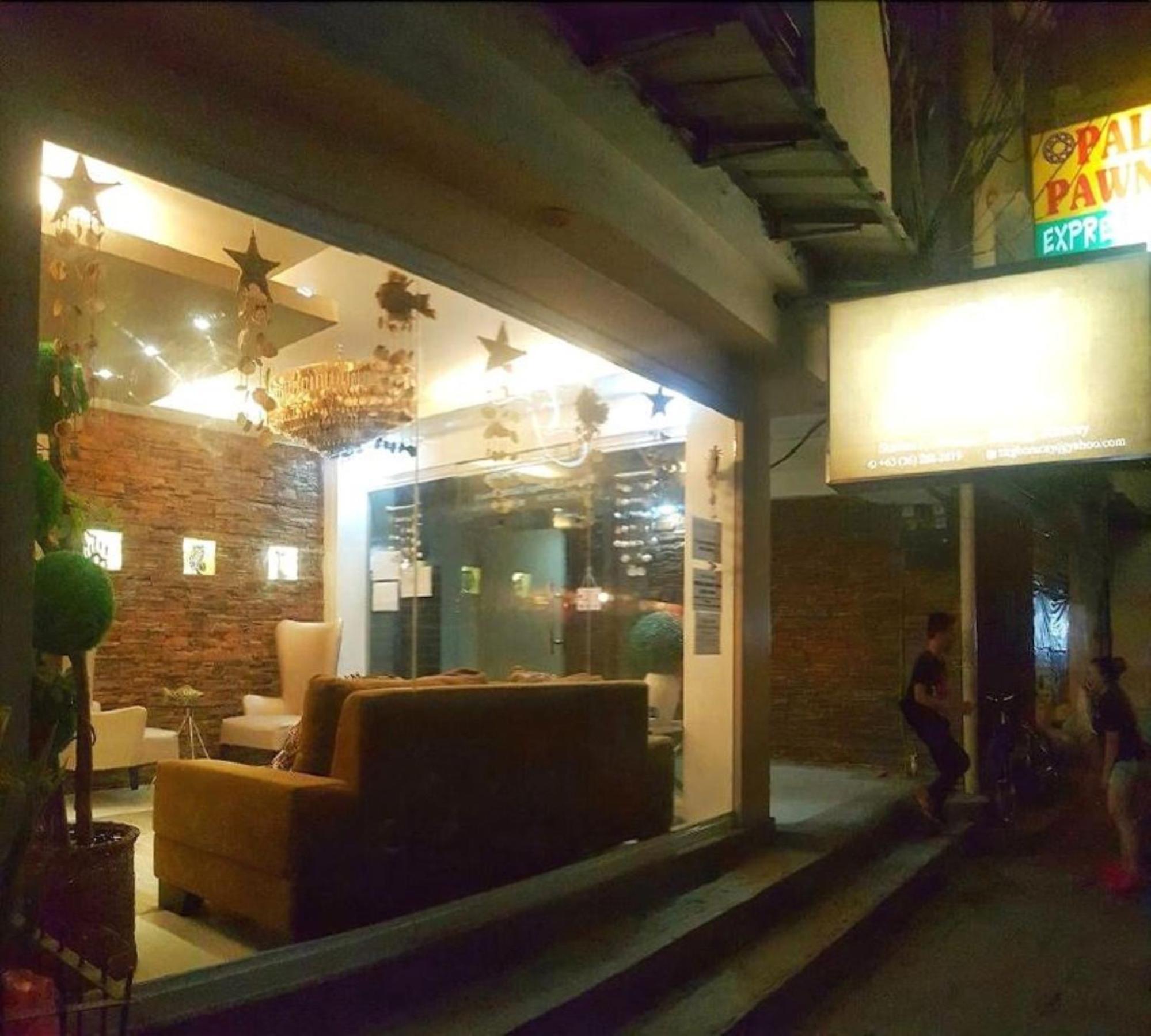 Hotel Reddoorz At Sir G D'mall Boracay Balabag (Boracay)